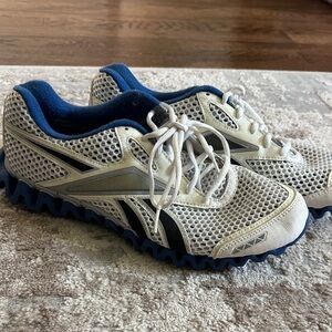 Reebok Men's White and Black Athletic Shoes